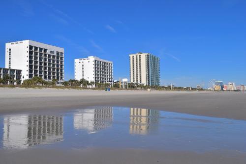 Nearby attraction, Holiday Sands North "On the Boardwalk" in Myrtle Beach (SC)