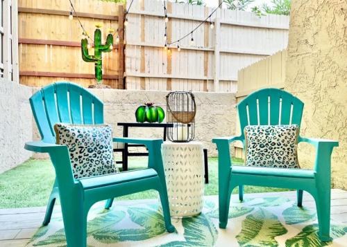 Modern 2BR Full Condo in Old Town w/Pool & Spa!
