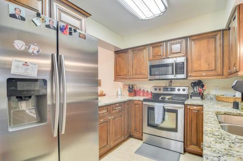 Pet-Friendly Tampa Bay Getaway Walk to the Water! in Oldsmar, USA