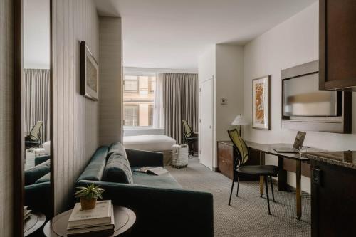 One Bedroom Suite with Kitchenette image 6