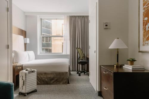 One Bedroom Suite with Kitchenette image 5
