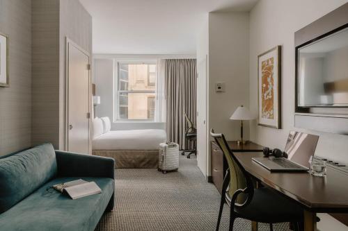 One Bedroom Suite with Kitchenette image 3