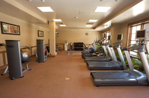 Studio Apartment with King Bed image 2
