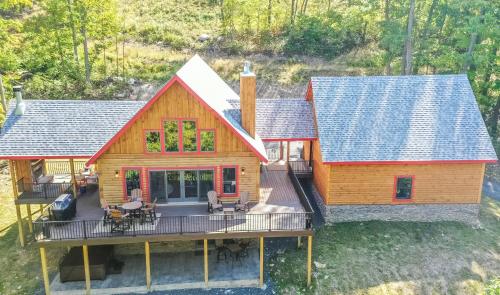 Parhelion Chalet in McHenry, USA