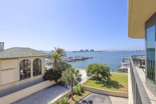 Phoenix on the Bay 1333 - Poseidon House condo in Caswell