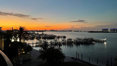 Phoenix on the Bay 1333 - Poseidon House condo in Caswell