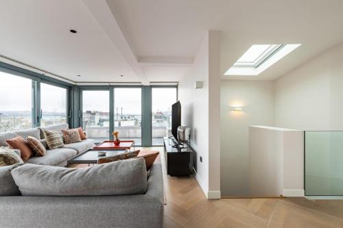 Penthouse Duplex 4br25bath Terrace Views! #258 - Tap to explore photos