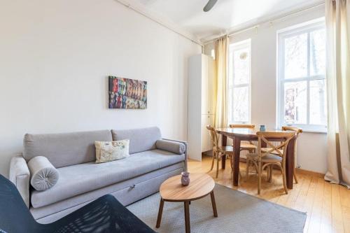 Warm Cozy Charming 2BD2Bath GalataTower Gem! #256, Istanbul