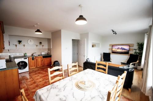 Cosy, Cute and Modern Apartment steps to the beach in Bundoran