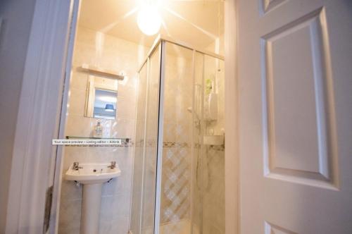 Cosy, Cute and Modern Apartment steps to the beach in Bundoran