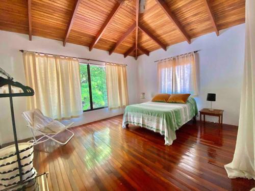 Lofty, fully equipped apartment in the heart of Montezuma, Puntarenas
