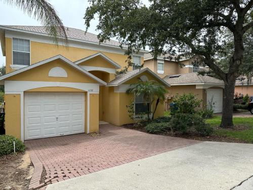 Beautiful 3-Bedroom Pool Villa in Southern Dunes in Haines City, USA