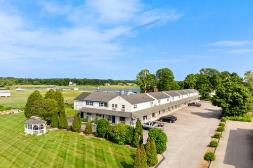 Americas Best Value Inn - Stonington - image 9