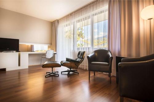 room detail thumbnail 1