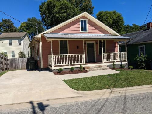 Casa Rosa - 2br West End Bungalow in Durham, USA