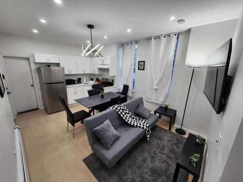 Accessible and spacious 2BR-apt mins NYC in Jersey City, USA