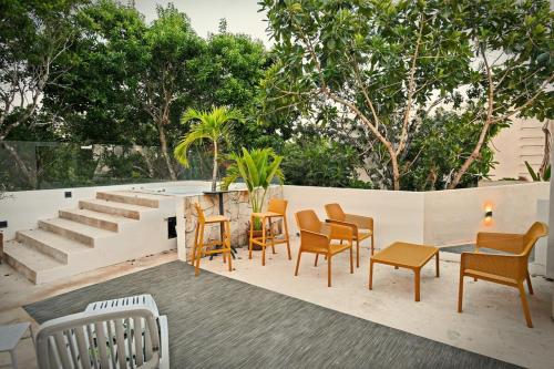 Exclusive 5-br Oasis Golf, Private Pool, Beach! in Akumal, Mexico