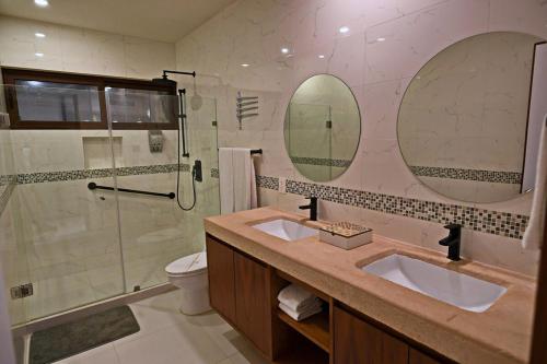 Exclusive 5-br Oasis Golf, Private Pool, Beach! in Akumal, Mexico