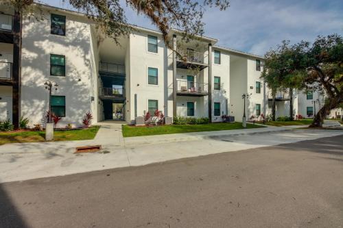 . LaBelle Apartment, Close to Parks!