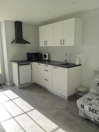 кухня, L'ancienne Cabine Postale in Меркус