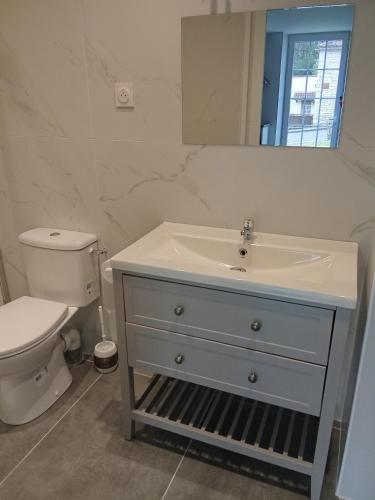 Ванна кімната, L'ancienne Cabine Postale in Меркус