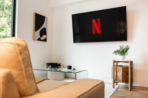 Stylish one bedroom apartment in the heart of West Hollywood in Los Angeles, USA