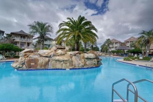 Walk To Beach Resort Pool Recently Renovated in Destin, USA