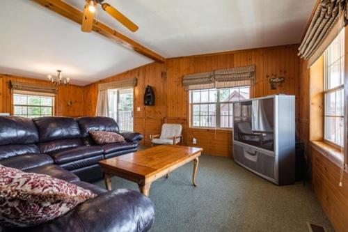 Sleeps 6, Fully Furnished, On-site Dining & Fun in Neillsville, Vereinigte Staaten von Amerika