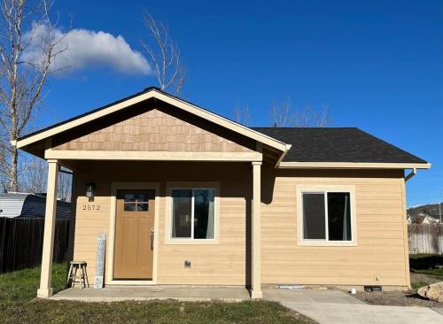 Charming 2BR Cottage Near Freeway-Cul-de-sac - Ashland, OR