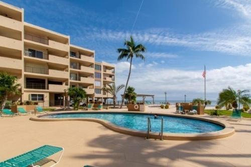Darling condo with panoramic views of the Atlantic Ocean condo in Islamorada, USA