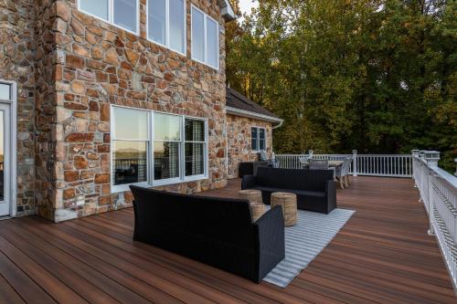 River Haven with Hot Tub in Perryville 