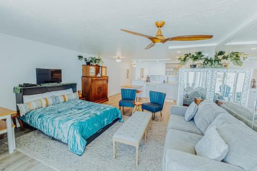 Luxury Beachfront Condo in Punaluu