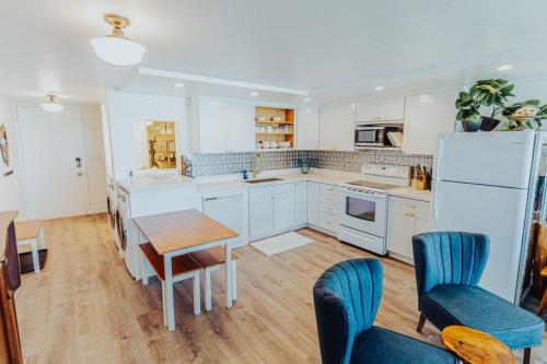 Luxury Beachfront Condo in Punaluu