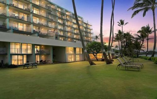 Luxury Beachfront Condo in Punaluu
