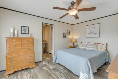 Lakefront Wetumpka Escape with Furnished Deck! in Wetumpka, USA