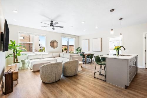 Lagoon Desert Retreat condo