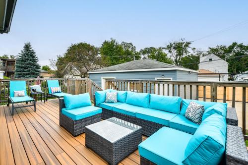 Awesome Chicago Home with Game Room, Deck and Yard! in Chicago, USA