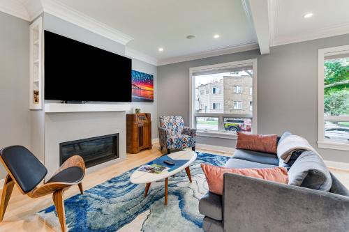 Awesome Chicago Home with Game Room, Deck and Yard! in Chicago, USA