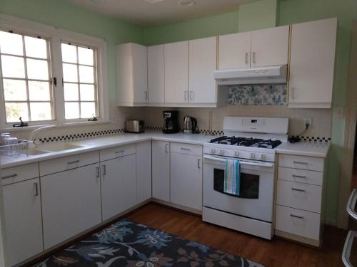 Charming Classic Cottage 2br in Durham, USA
