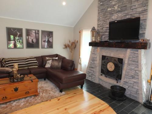 New! La Maison Malabar - Gorgeous Luxury Cabin! in South Haven, USA