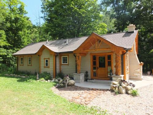 New! La Maison Malabar - Gorgeous Luxury Cabin! in South Haven, USA