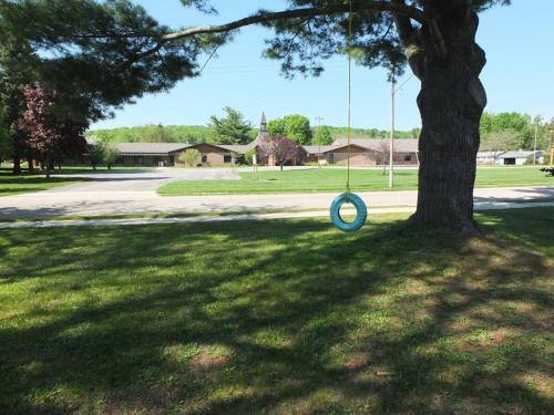 Beach Town Escape - Newly-remodeled & Gorgeous! in Frankfort, USA