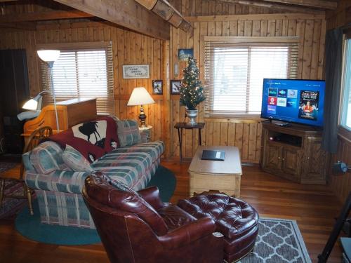 The Crystalaire Cabin - Charming And Relaxing! in Frankfort, USA