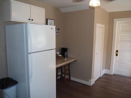 The Cute & Cozy - Upper Apt - Great Location! in Frankfort