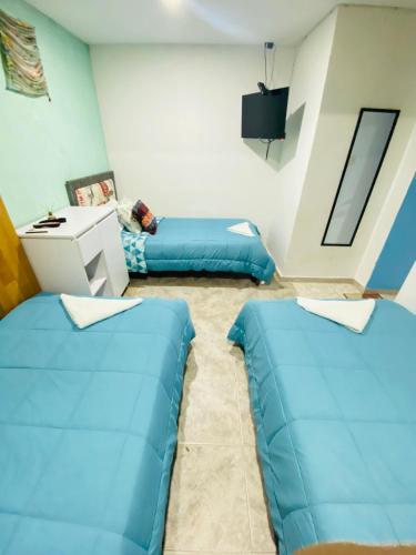 3 twin beds