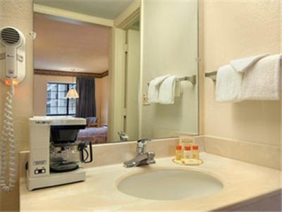 Days Inn & Suites by Wyndham Kokomo - image 11