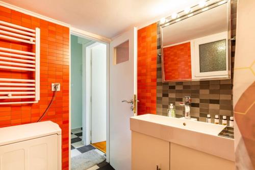 HeKo  Stylish Apartament | Koukaki - image 8