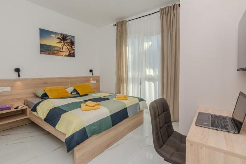 Two-Bedroom Apartment with Balcony and Sea View image 10