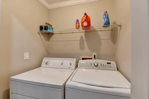 Walk to Avalon or Downtown 3 Walk to Avalon or Downtown 3