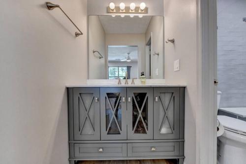 Walk to Avalon or Downtown 3 Walk to Avalon or Downtown 3